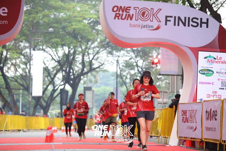 Race photo from ONE RUN 10 K