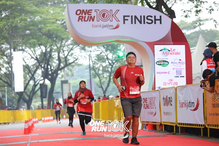 Race photo from ONE RUN 10 K