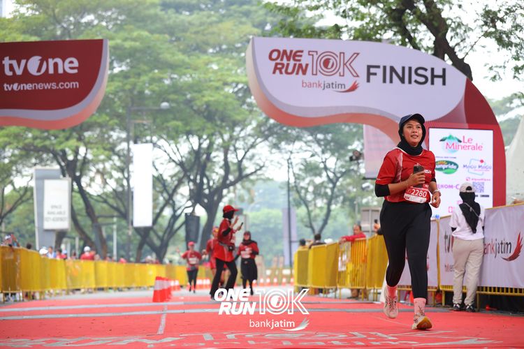 Race photo from ONE RUN 10 K