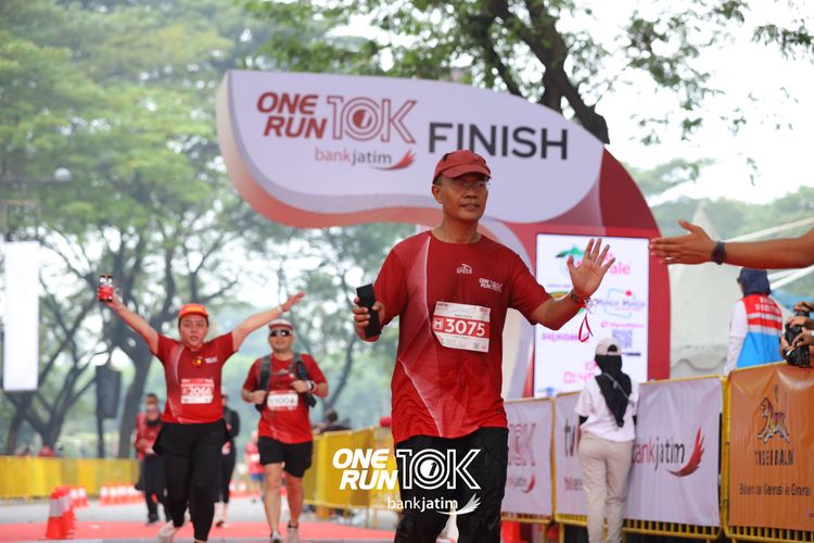 Race photo from ONE RUN 10 K