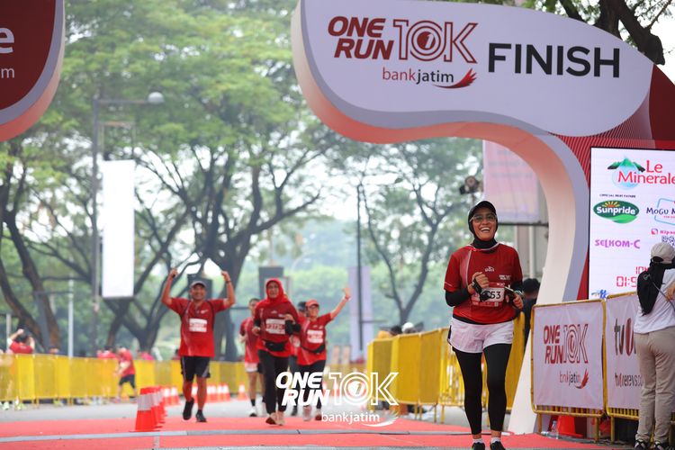 Race photo from ONE RUN 10 K