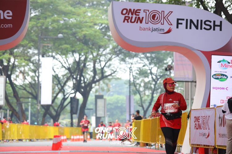 Race photo from ONE RUN 10 K