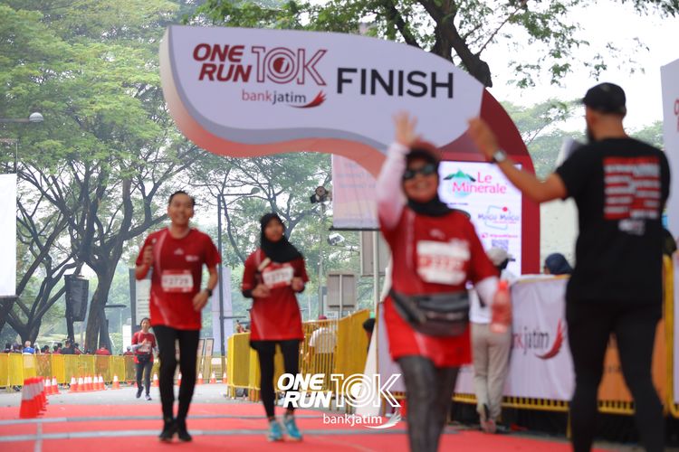 Race photo from ONE RUN 10 K