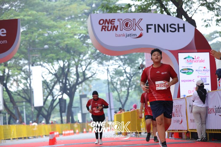 Race photo from ONE RUN 10 K