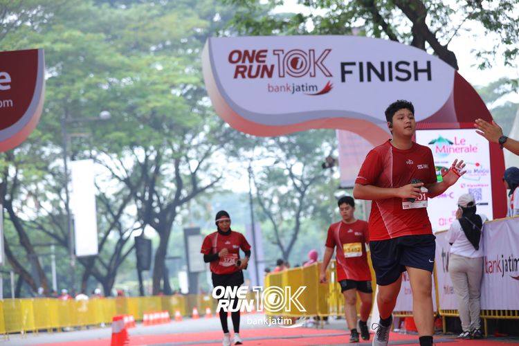 Race photo from ONE RUN 10 K