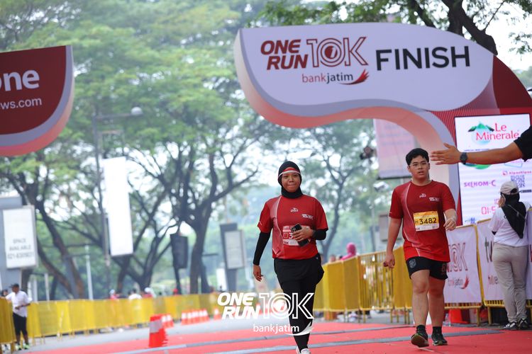 Race photo from ONE RUN 10 K
