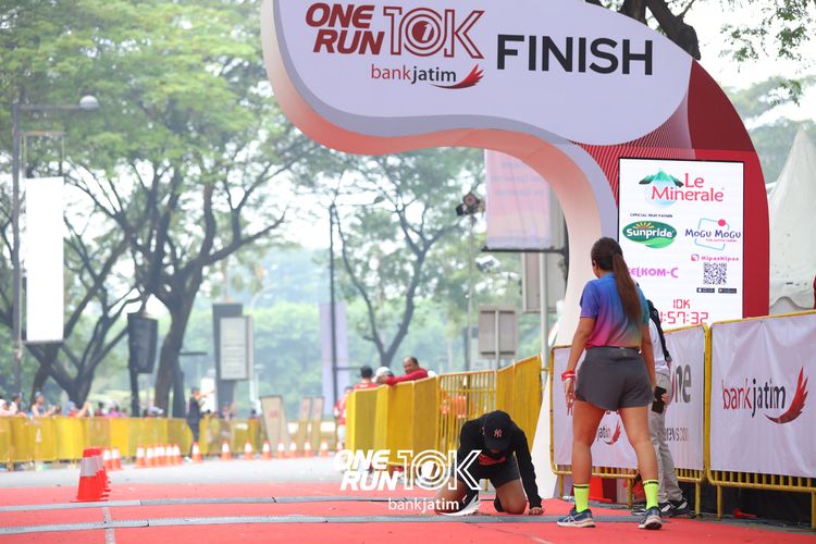 Race photo from ONE RUN 10 K
