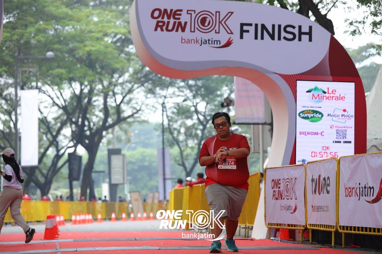 Race photo from ONE RUN 10 K