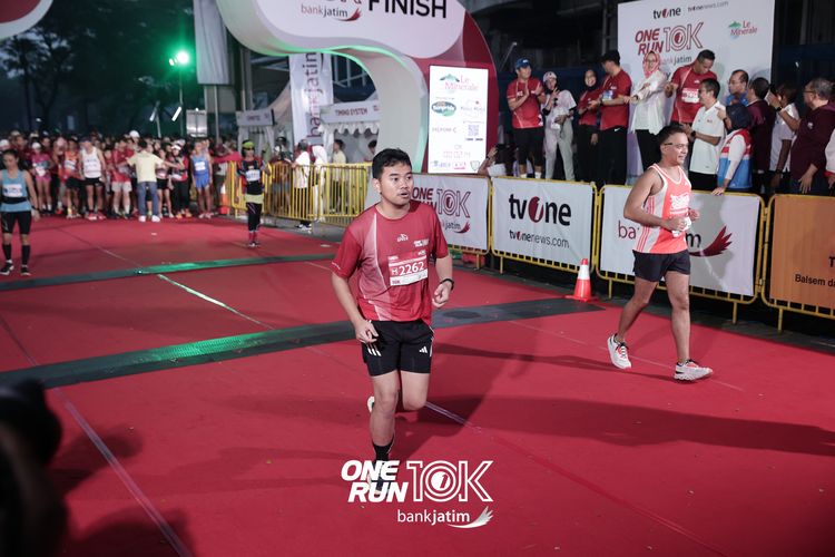 Race photo from ONE RUN 10 K