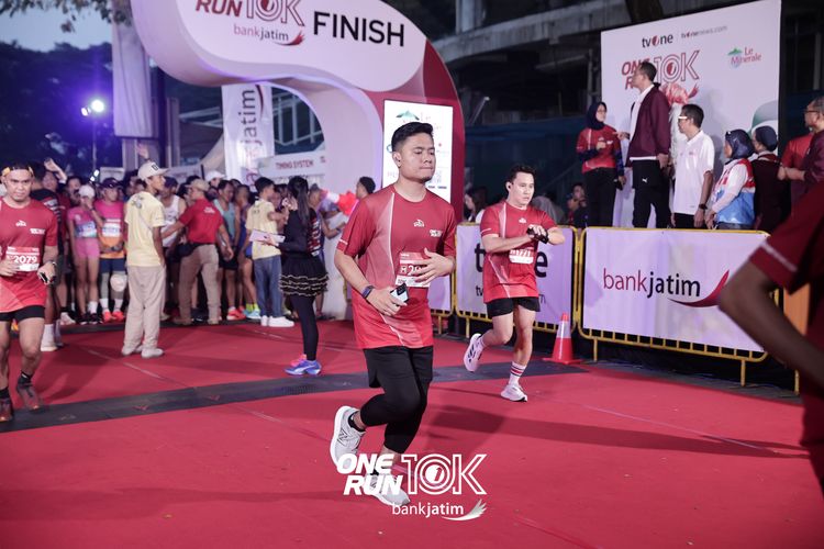 Race photo from ONE RUN 10 K