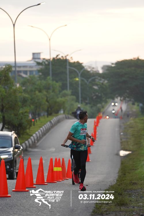 Race photo from Arutmin Borneo Run 2024