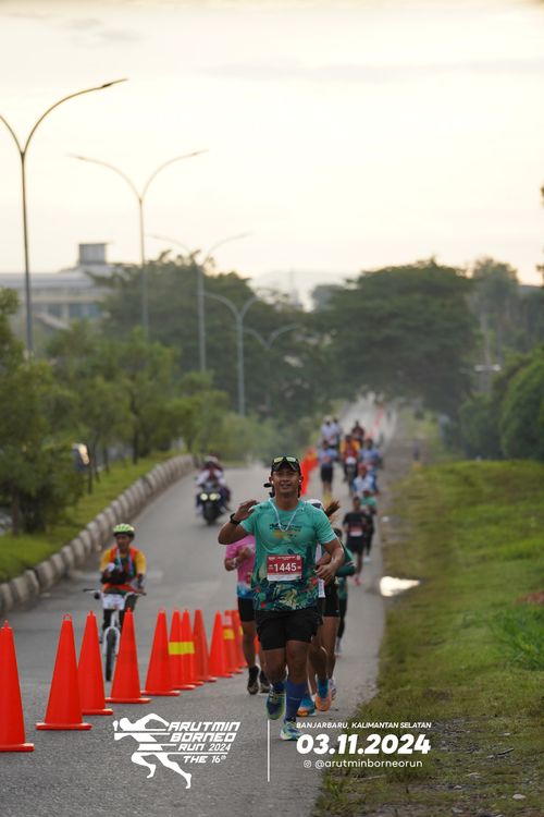 Race photo from Arutmin Borneo Run 2024
