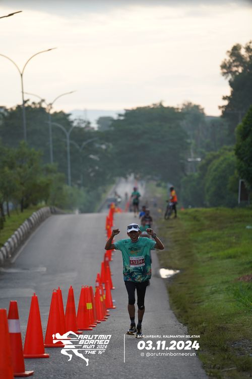 Race photo from Arutmin Borneo Run 2024