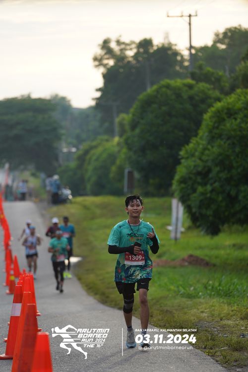 Race photo from Arutmin Borneo Run 2024
