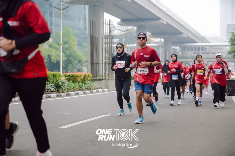 Race photo from ONE RUN 10 K