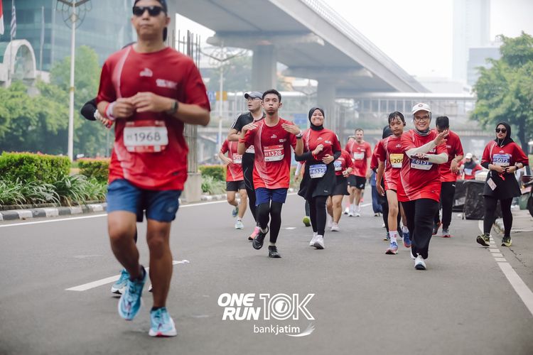 Race photo from ONE RUN 10 K