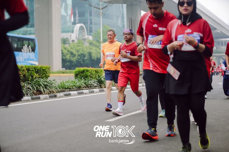 Race photo from ONE RUN 10 K