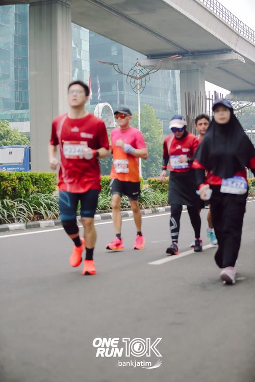 Race photo from ONE RUN 10 K