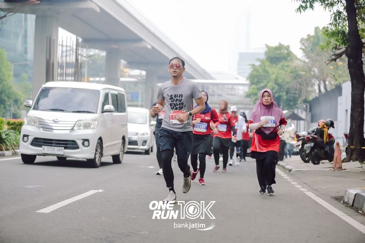 Race photo from ONE RUN 10 K