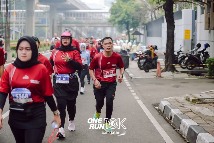 Race photo from ONE RUN 10 K