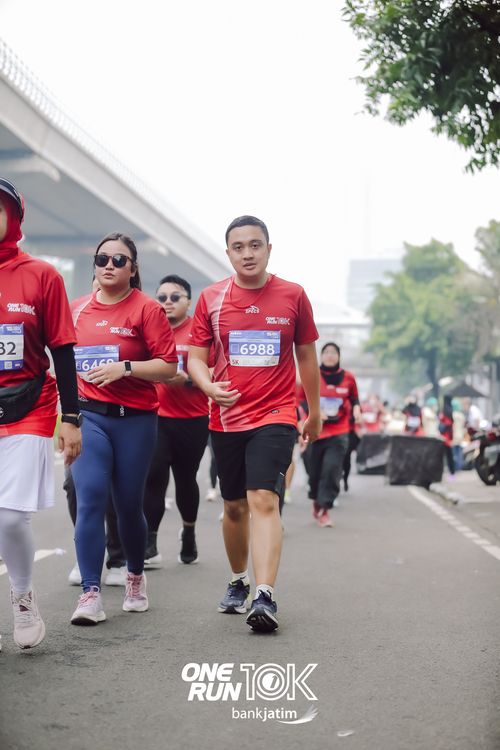 Race photo from ONE RUN 10 K