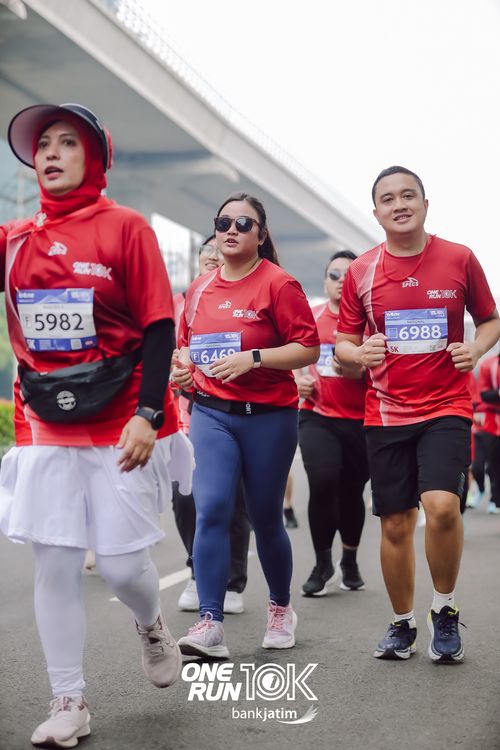 Race photo from ONE RUN 10 K