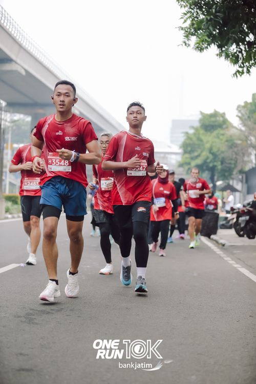 Race photo from ONE RUN 10 K