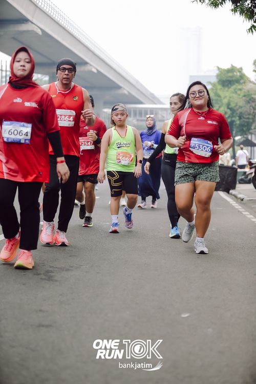 Race photo from ONE RUN 10 K