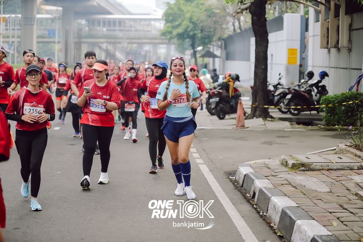 Race photo from ONE RUN 10 K