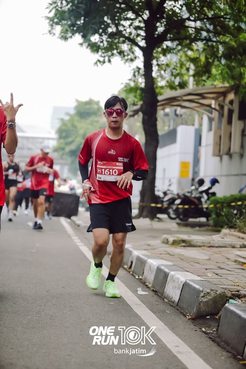 Race photo from ONE RUN 10 K