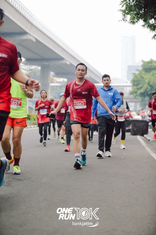 Race photo from ONE RUN 10 K