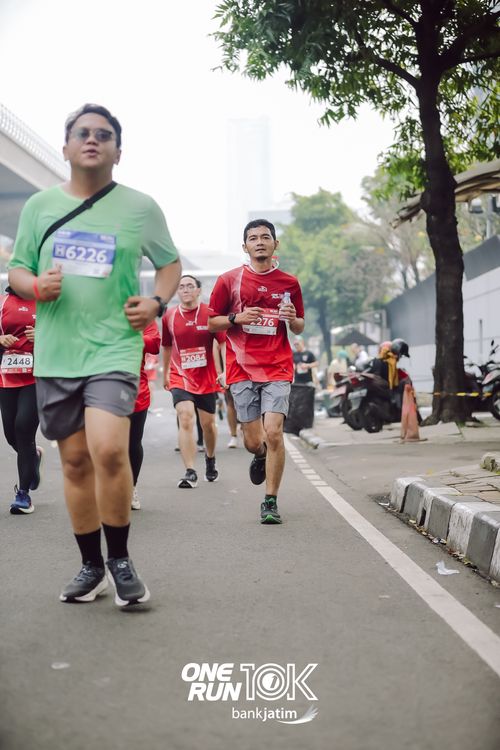 Race photo from ONE RUN 10 K