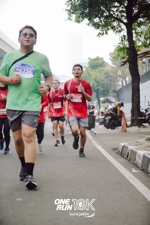 Race photo from ONE RUN 10 K