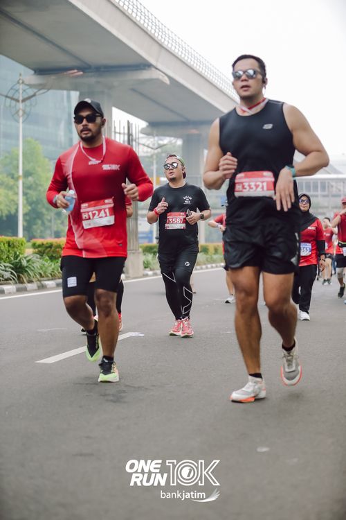 Race photo from ONE RUN 10 K