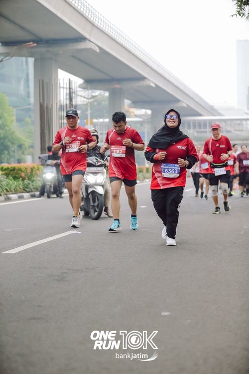 Race photo from ONE RUN 10 K