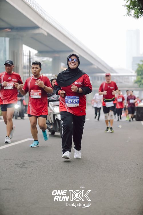 Race photo from ONE RUN 10 K