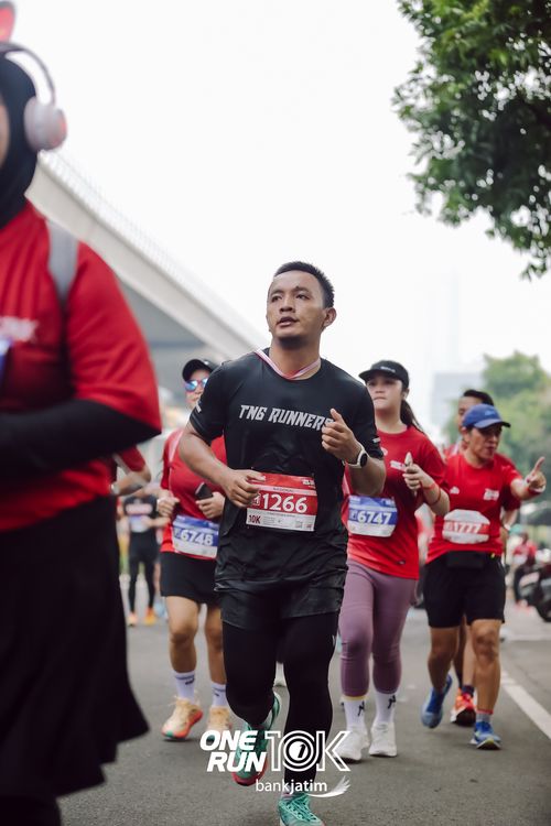 Race photo from ONE RUN 10 K