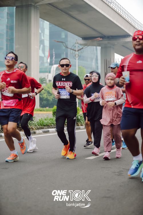Race photo from ONE RUN 10 K