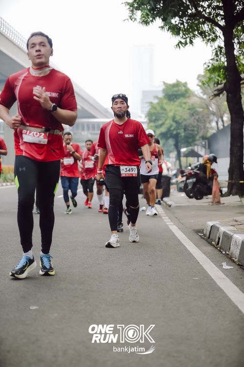 Race photo from ONE RUN 10 K