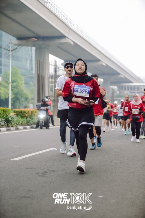 Race photo from ONE RUN 10 K