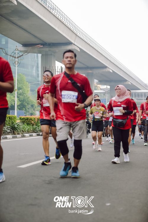 Race photo from ONE RUN 10 K
