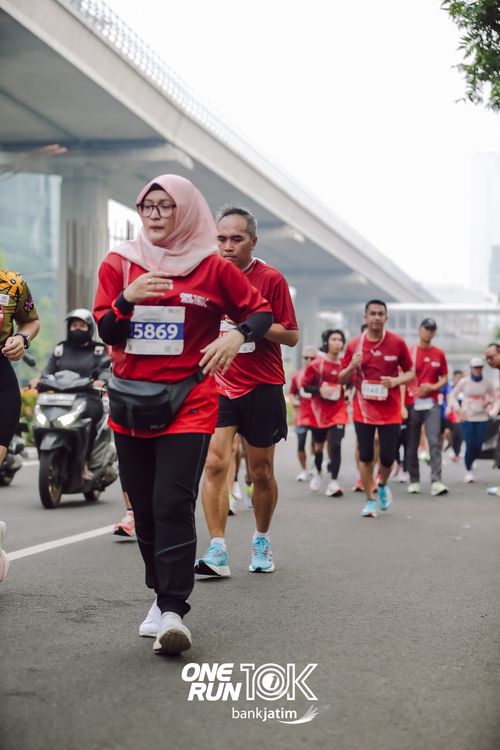 Race photo from ONE RUN 10 K