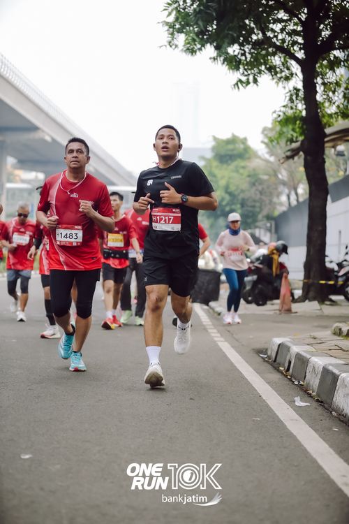 Race photo from ONE RUN 10 K