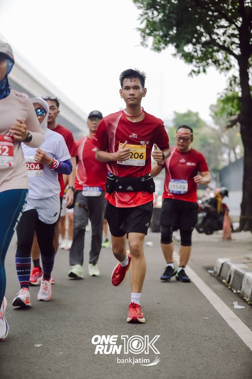Race photo from ONE RUN 10 K