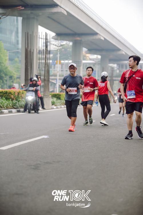 Race photo from ONE RUN 10 K