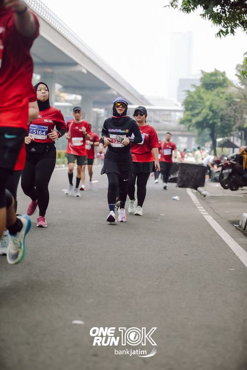 Race photo from ONE RUN 10 K