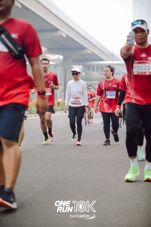 Race photo from ONE RUN 10 K