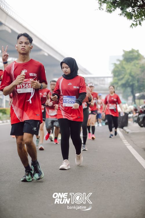 Race photo from ONE RUN 10 K
