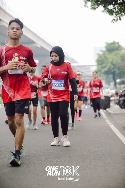 Race photo from ONE RUN 10 K