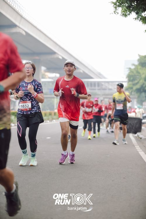 Race photo from ONE RUN 10 K